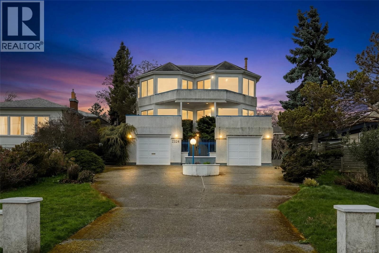 2524 Esplanade, Oak Bay, British Columbia  V8R 2W3 - Photo 2 - 1036100