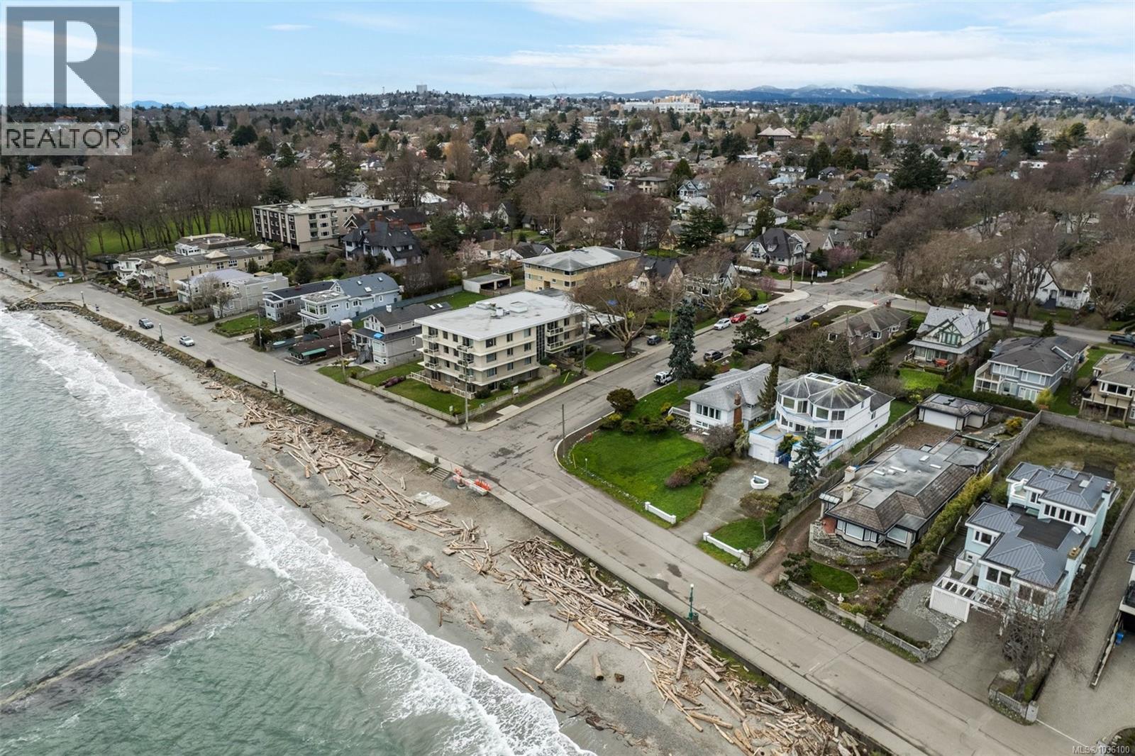 2524 Esplanade, Oak Bay, British Columbia  V8R 2W3 - Photo 4 - 1036100