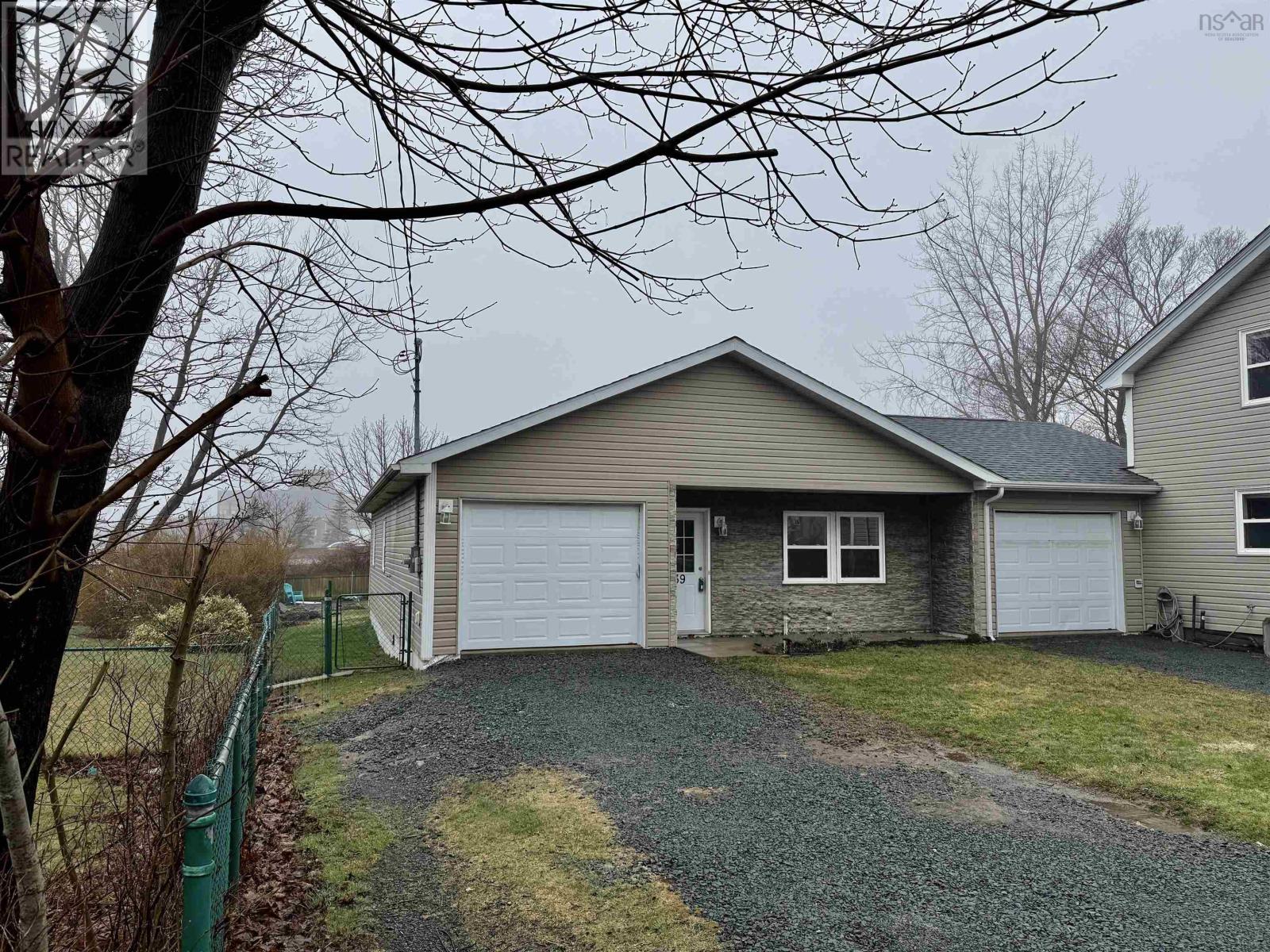 39 Irving Street, Dartmouth, Nova Scotia  B2W 1K1 - Photo 1 - 202607941