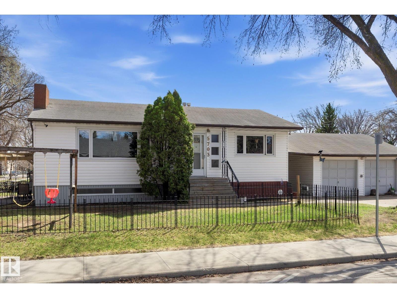 5703 119 Av Nw, Edmonton, Alberta  T5W 1J2 - Photo 2 - E4486587