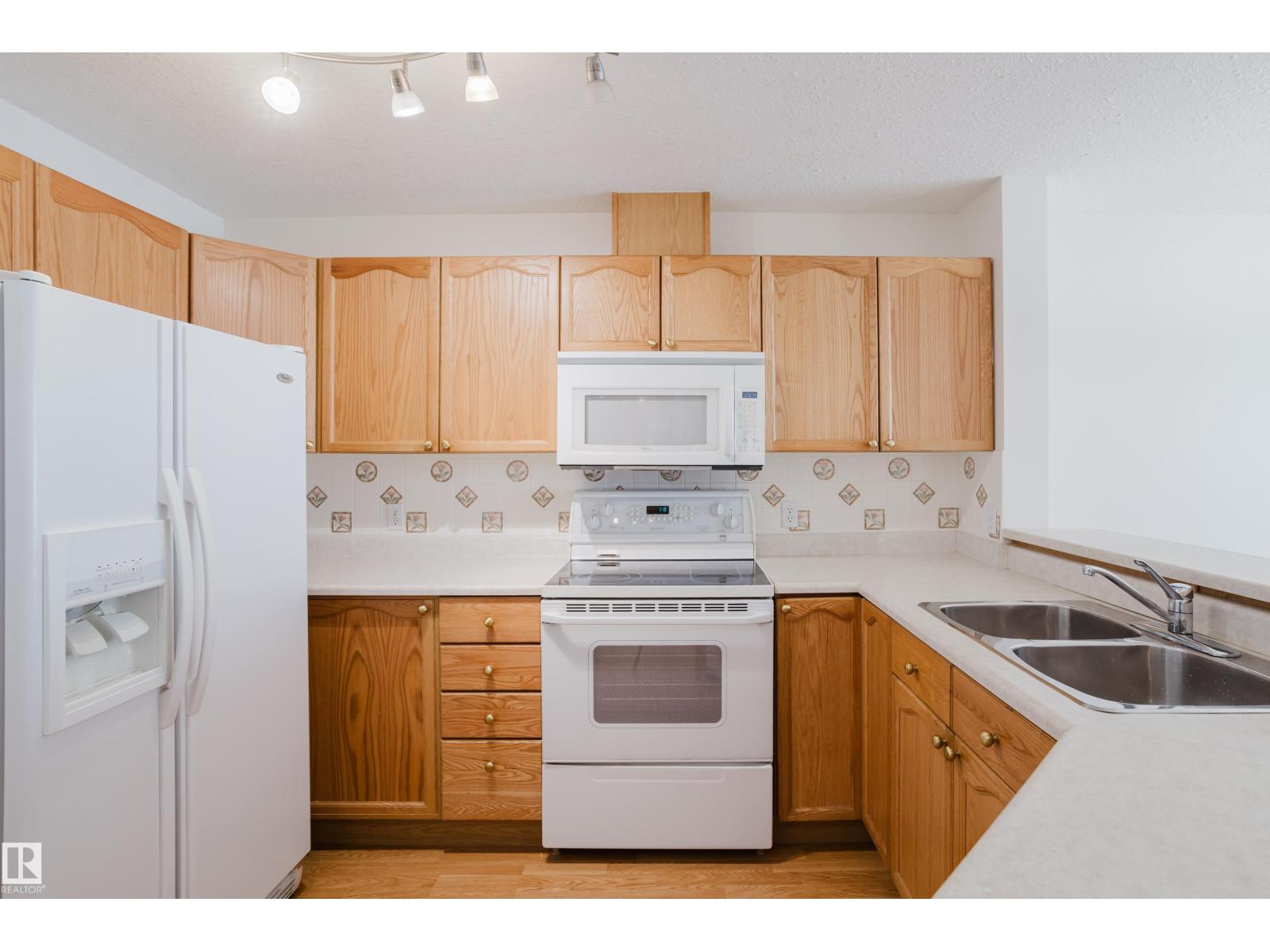 #201 4312 139 Av Nw, Edmonton, Alberta  T5Y 3J4 - Photo 3 - E4486593