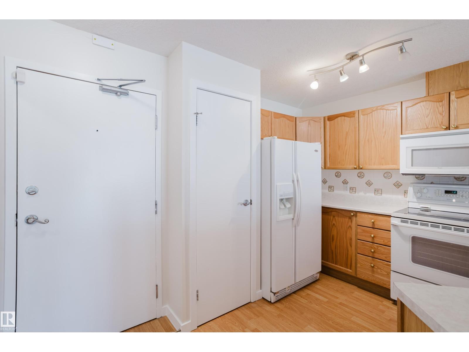 #201 4312 139 Av Nw, Edmonton, Alberta  T5Y 3J4 - Photo 2 - E4486593