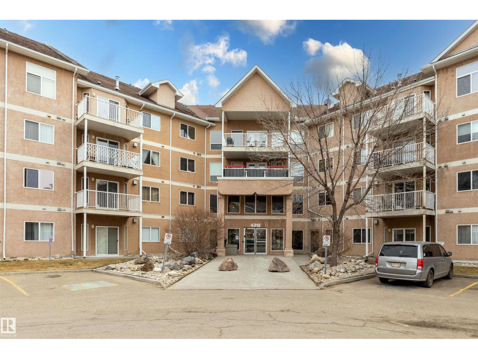 #201 4312 139 AV NW, edmonton, Alberta