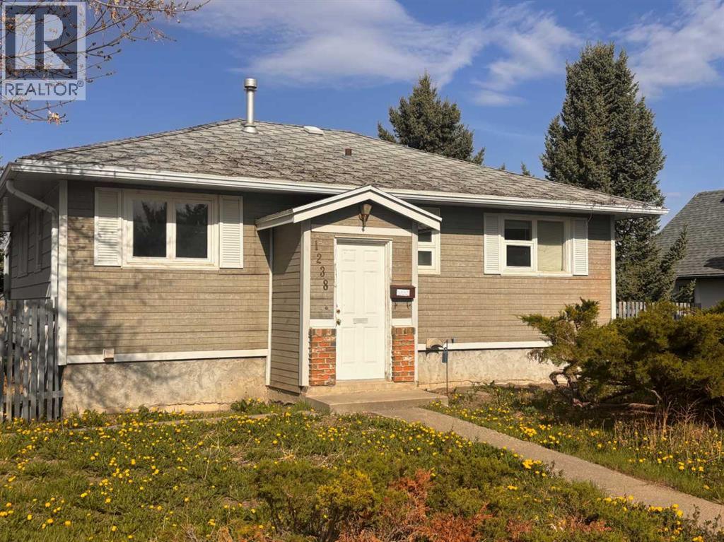 1238 8 Street N, Lethbridge, Alberta