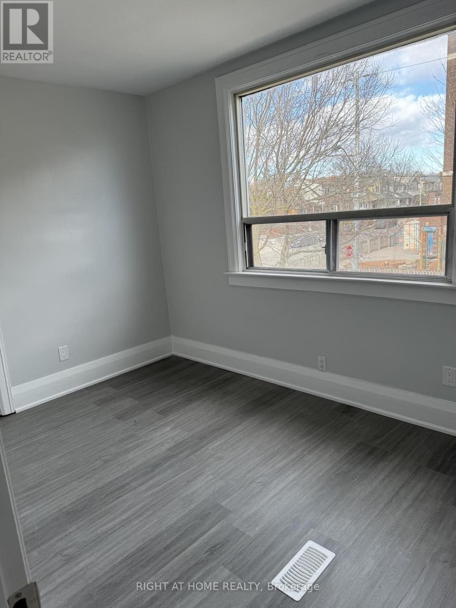 Upper - 68 Woodington Avenue, Toronto, Ontario  M4C 3J5 - Photo 6 - E13102908