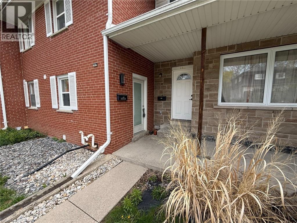 284 Westcourt Place, Waterloo, Ontario  N2L 2R7 - Photo 4 - 40827930