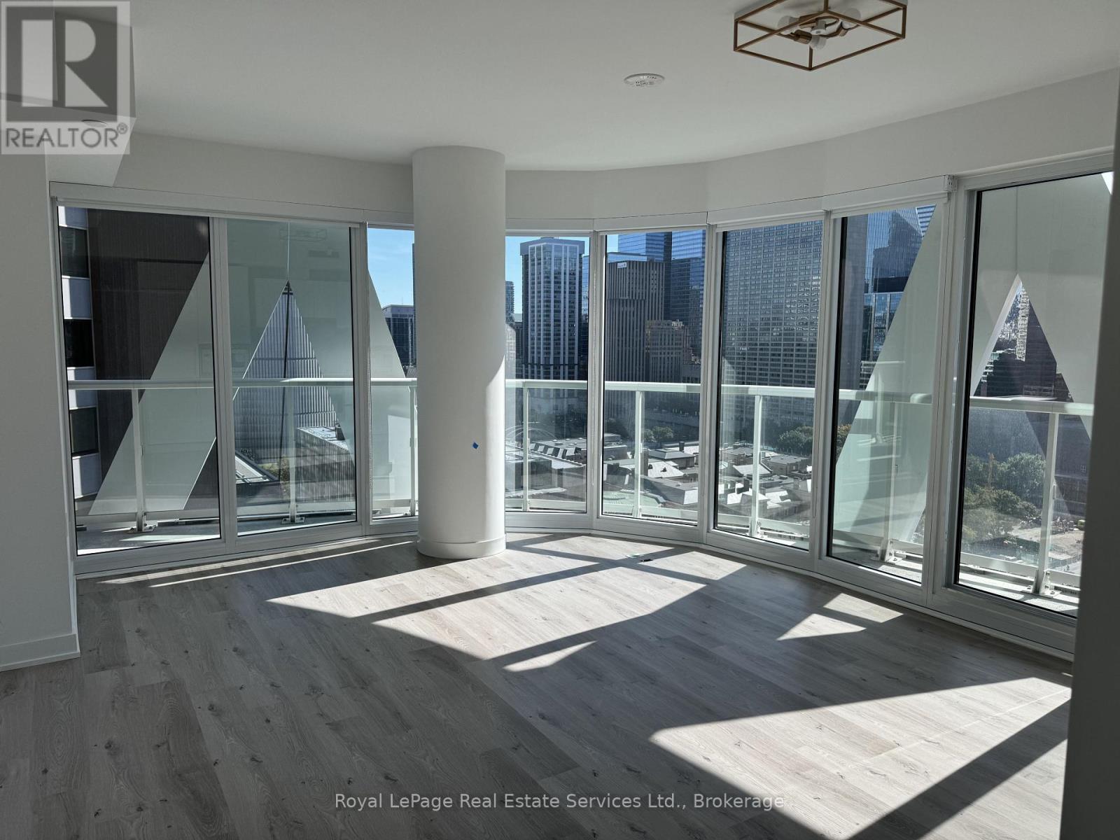 1814 - 230 SIMCOE STREET, Toronto, Ontario