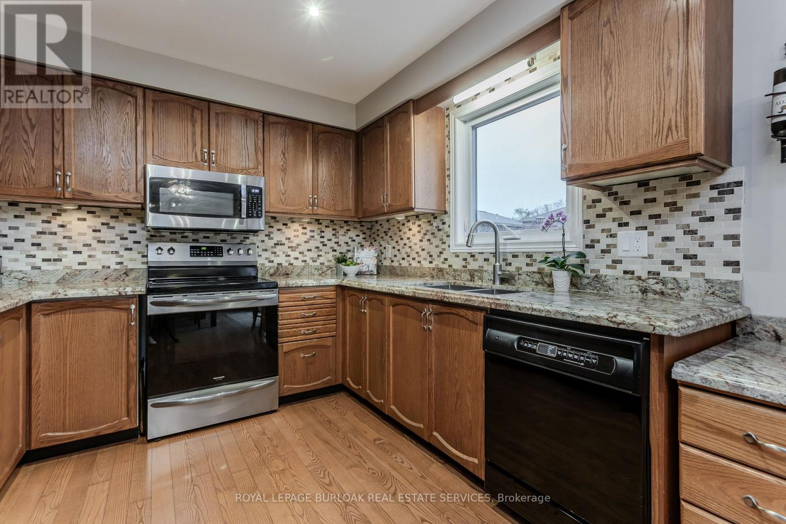 5402 Sheldon Park Drive, Burlington, Ontario  L7L 5X1 - Photo 12 - W13102870