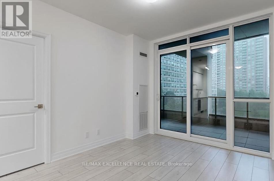 301 - 30 Elm Drive E, Mississauga, Ontario  L5A 4C3 - Photo 4 - W13102882