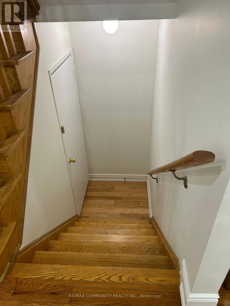 4332 Guildwood Way, Mississauga, Ontario  L5R 0A4 - Photo 11 - W13102934