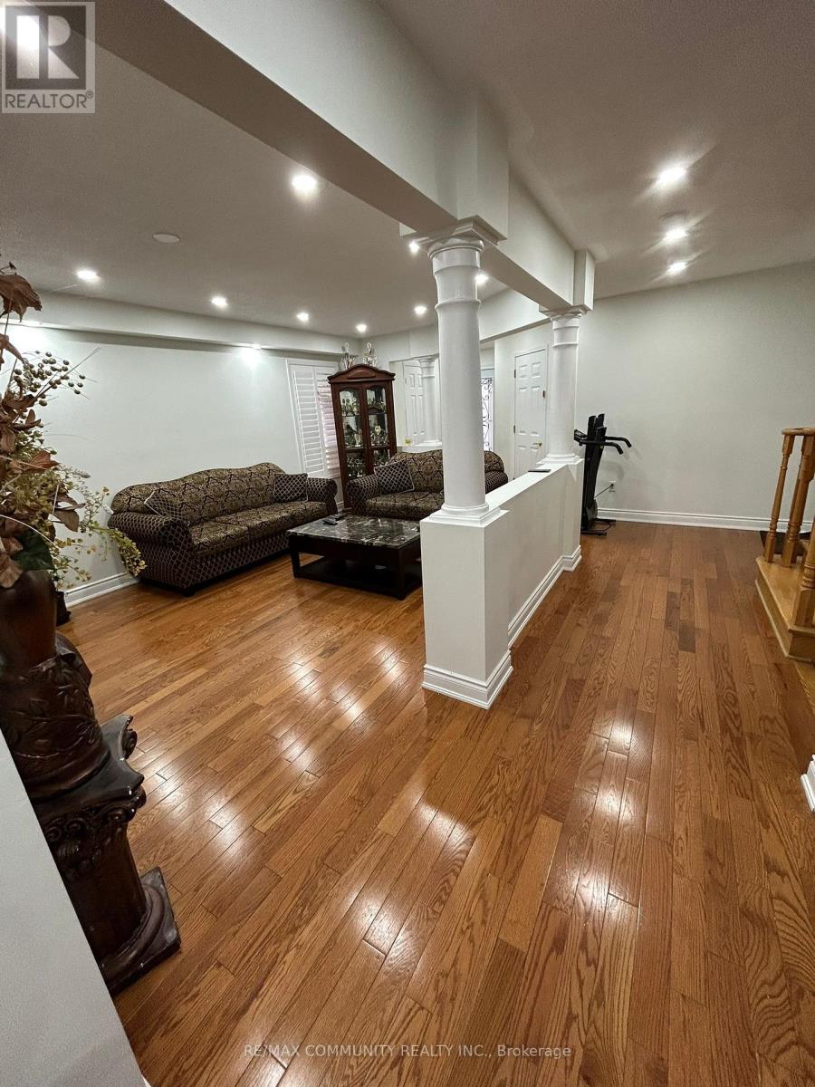 4332 Guildwood Way, Mississauga, Ontario  L5R 0A4 - Photo 3 - W13102934