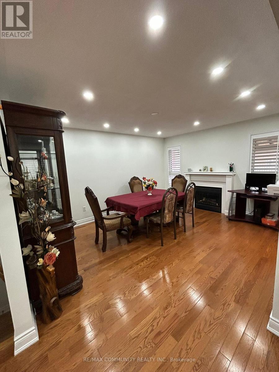 4332 Guildwood Way, Mississauga, Ontario  L5R 0A4 - Photo 6 - W13102934