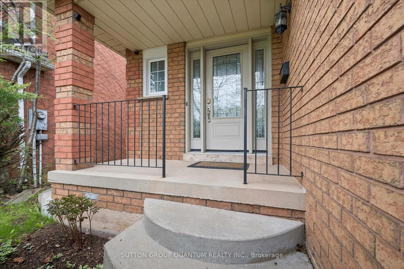 1253 Glen Valley Road, Oakville, Ontario  L6M 3K1 - Photo 2 - W13102962