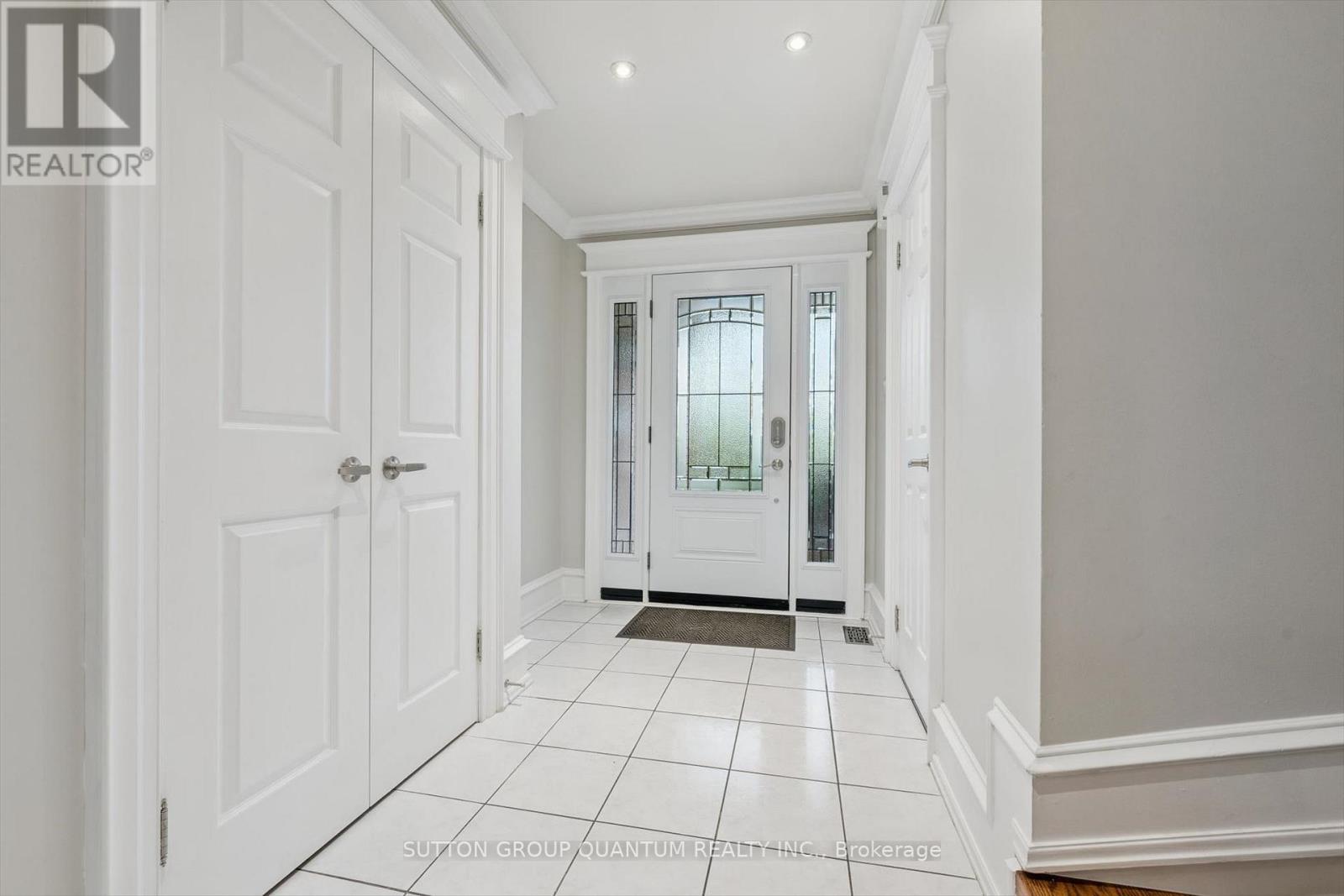 1253 Glen Valley Road, Oakville, Ontario  L6M 3K1 - Photo 3 - W13102962
