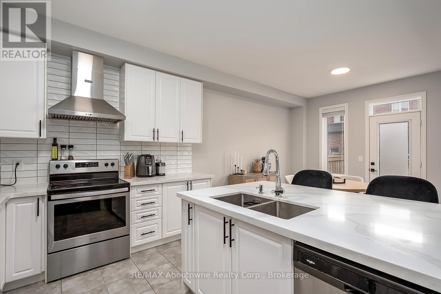 1548 Carr Landing, Milton, Ontario  L9E 1G9 - Photo 6 - W13103288