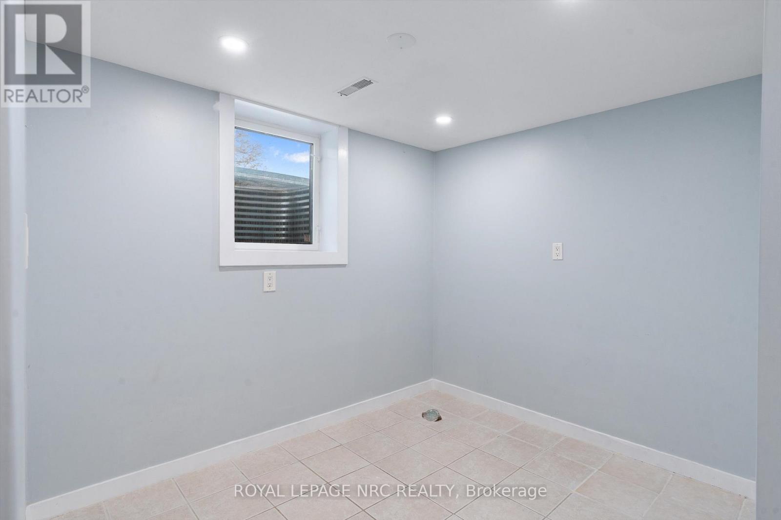 Lower - 51 Jacobson Avenue, St. Catharines, Ontario  L2T 3A1 - Photo 11 - X13102866