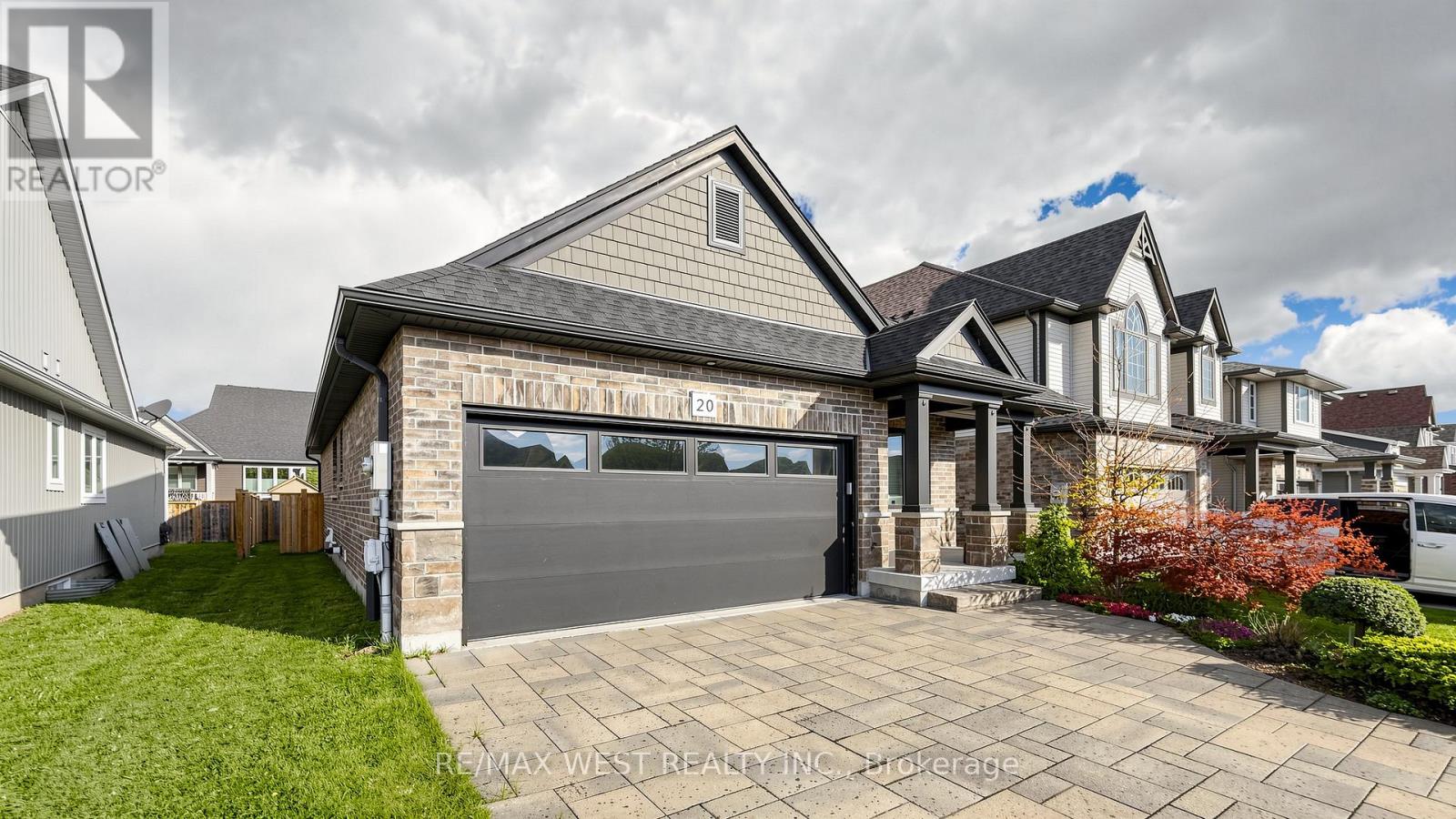 20 Secord Street, Thorold, Ontario  L2V 0E9 - Photo 2 - X13102914