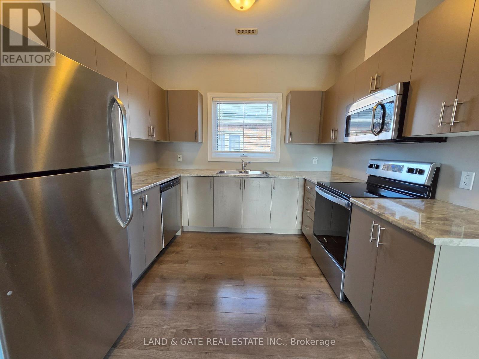 2 - 631 Bloor Street, Oshawa, Ontario  L1H 3N4 - Photo 8 - E13103276