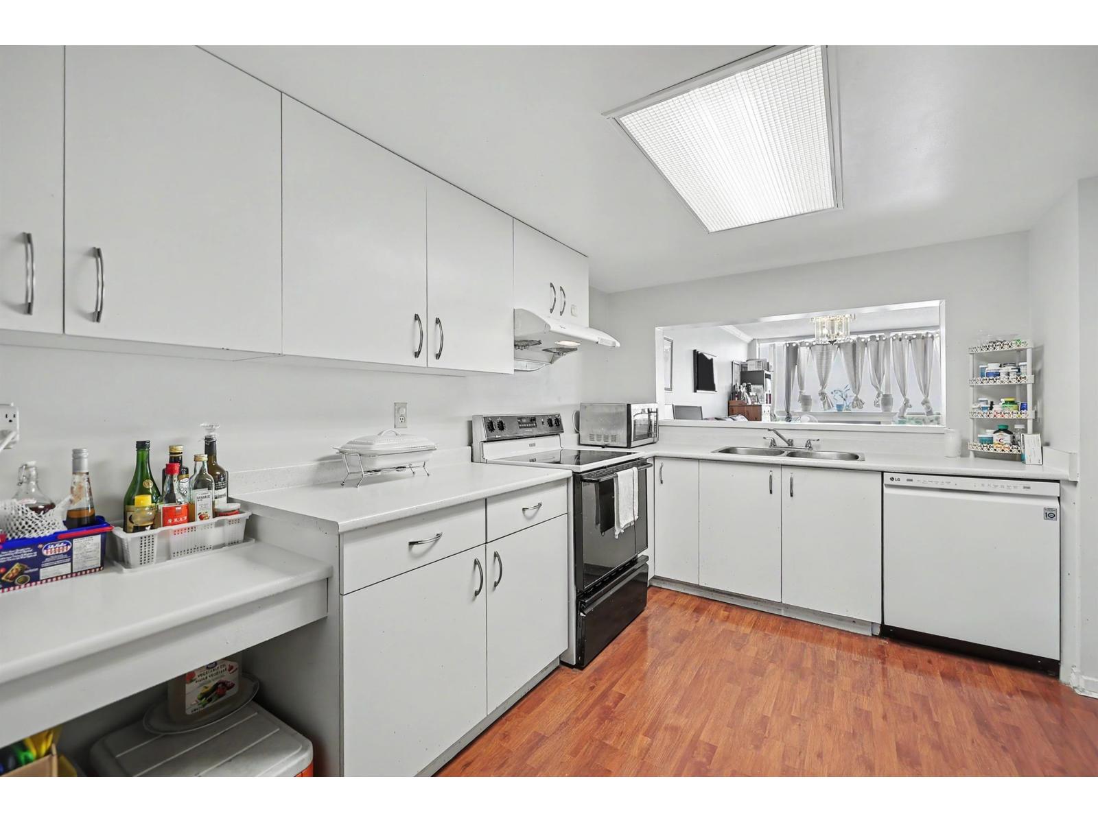 1701 14881 103a Avenue, Surrey, British Columbia V3R 0M5 - Photo 8 - R3117807