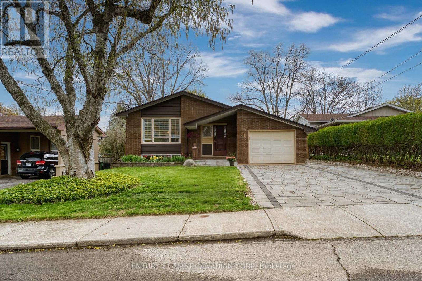 31 BRENLYN COURT, Hamilton, Ontario