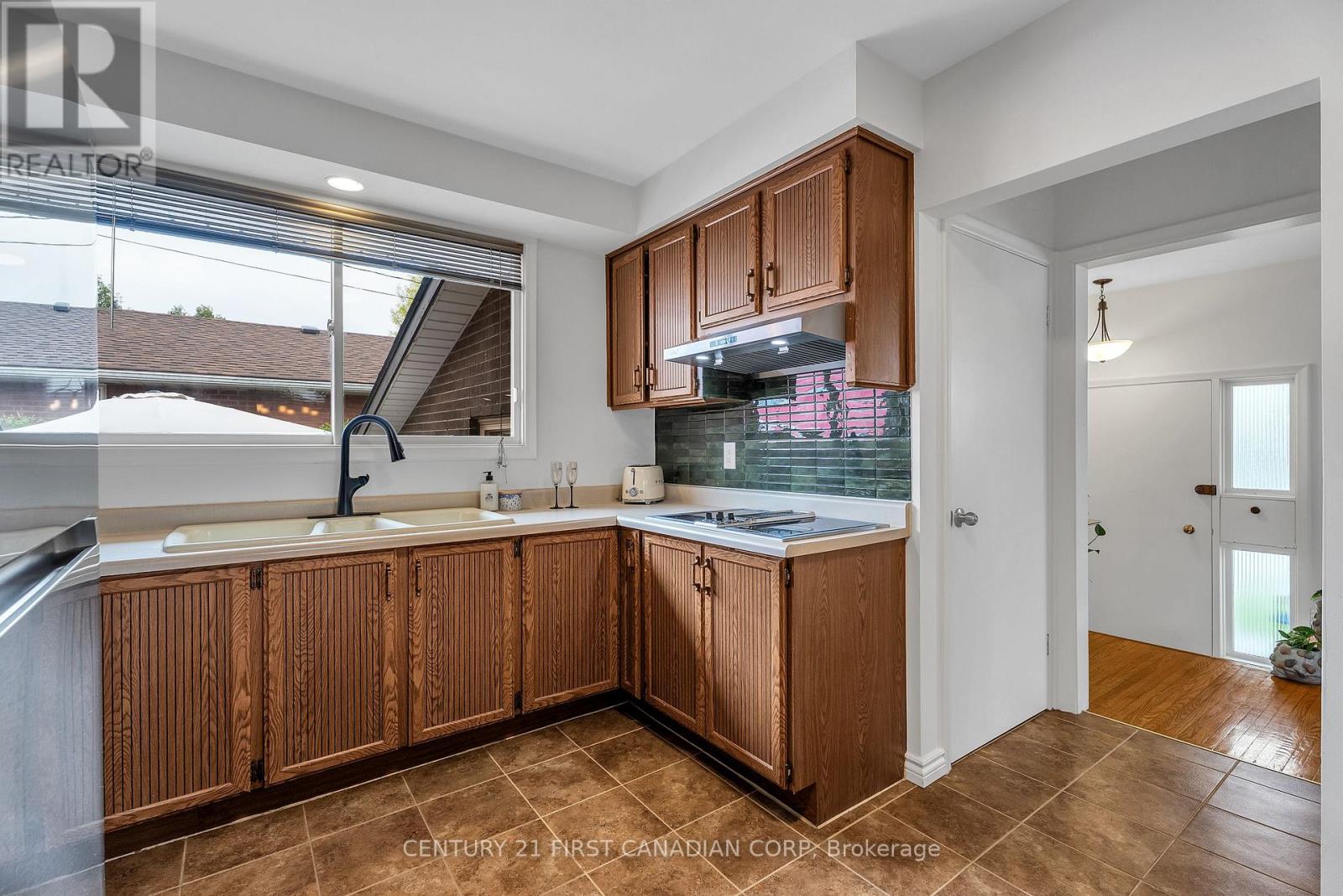 31 Brenlyn Court, Hamilton, Ontario  L9C 4N8 - Photo 12 - X13103286