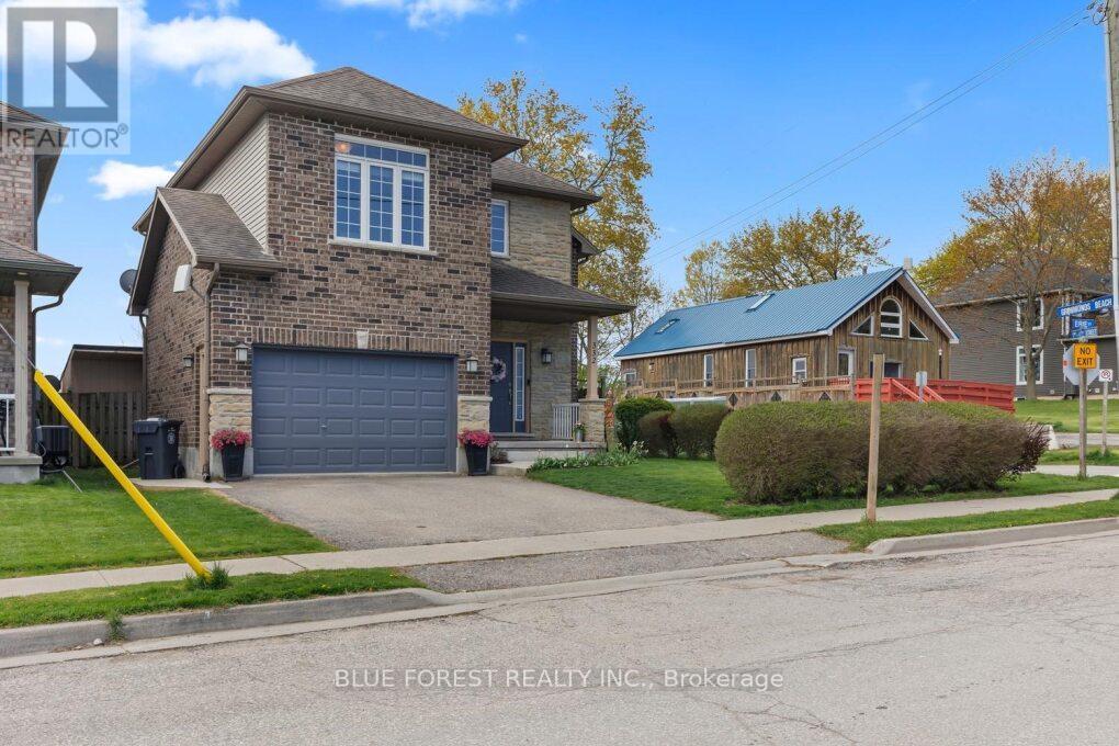 332 Erie Street, Central Elgin, Ontario  N5L 1E3 - Photo 4 - X13103332