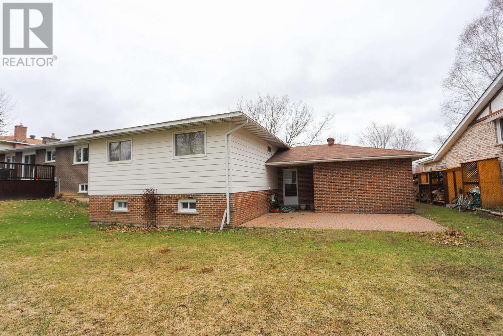 19 Country Club Pl, Sault Ste. Marie, Ontario  P6A 5Z8 - Photo 6 - SM260938