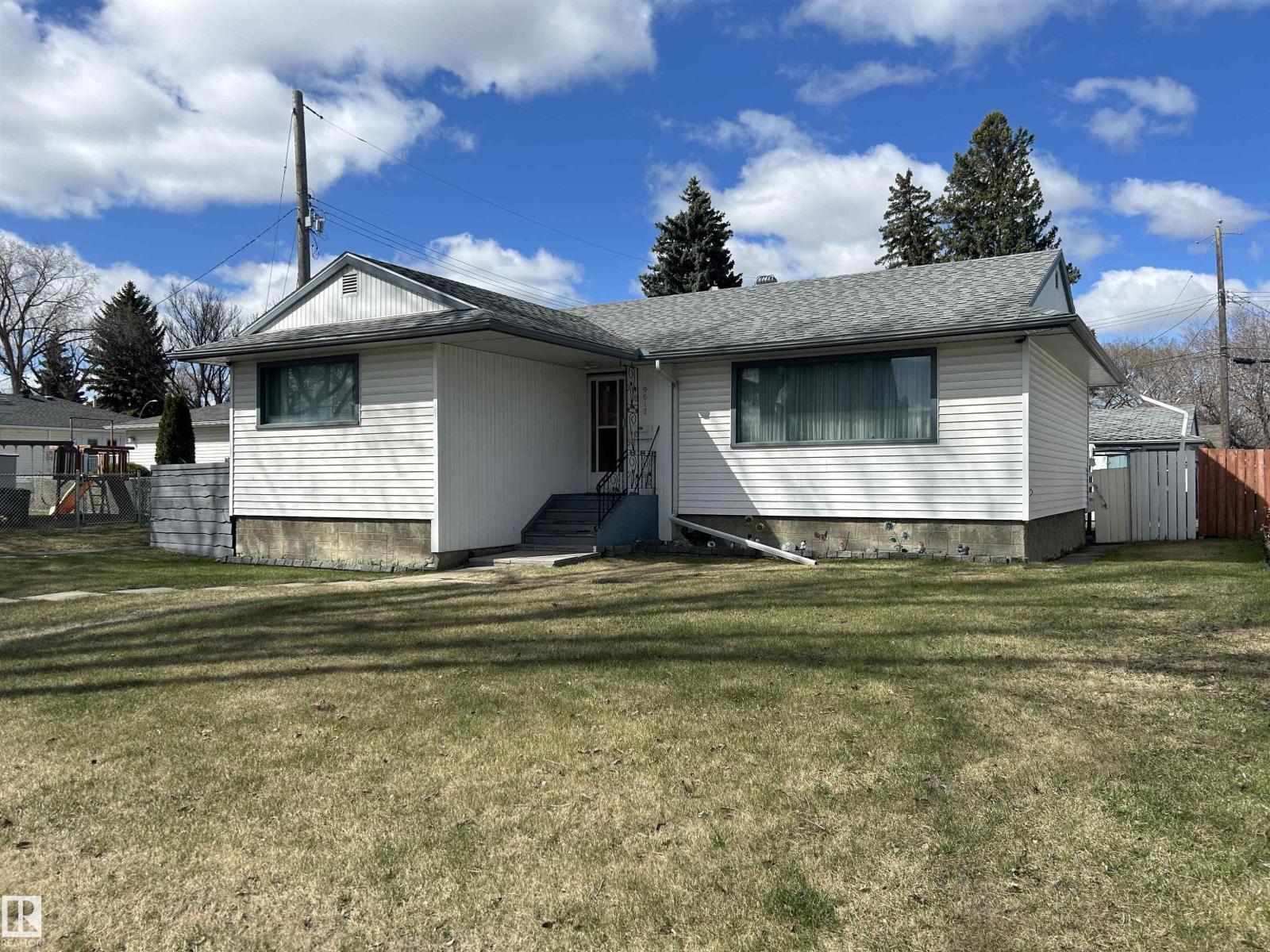 9612 75a St Nw, Edmonton, Alberta  T6C 2J3 - Photo 2 - E4486600