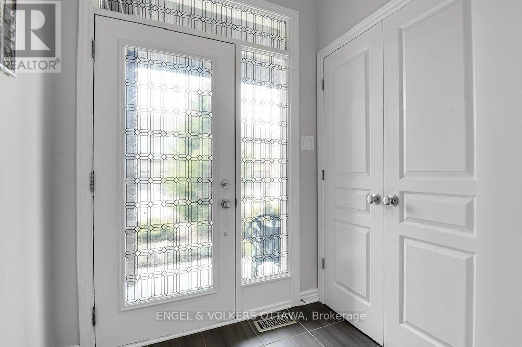 618 Guernsey Place, Ottawa, Ontario  K4M 0E2 - Photo 4 - X13103114