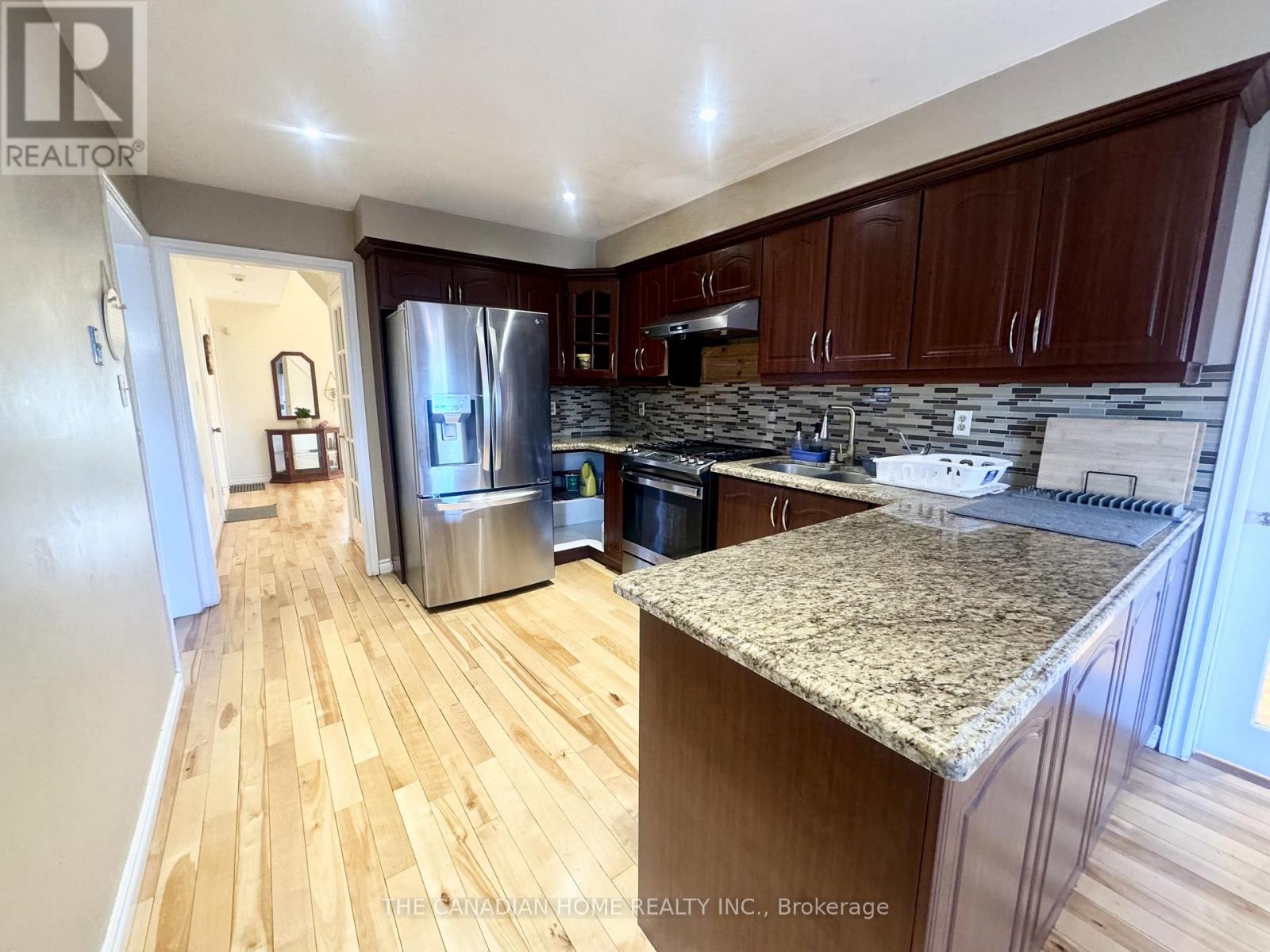 197 Johnson Street, Barrie, Ontario  L4M 5Y9 - Photo 11 - S13046066