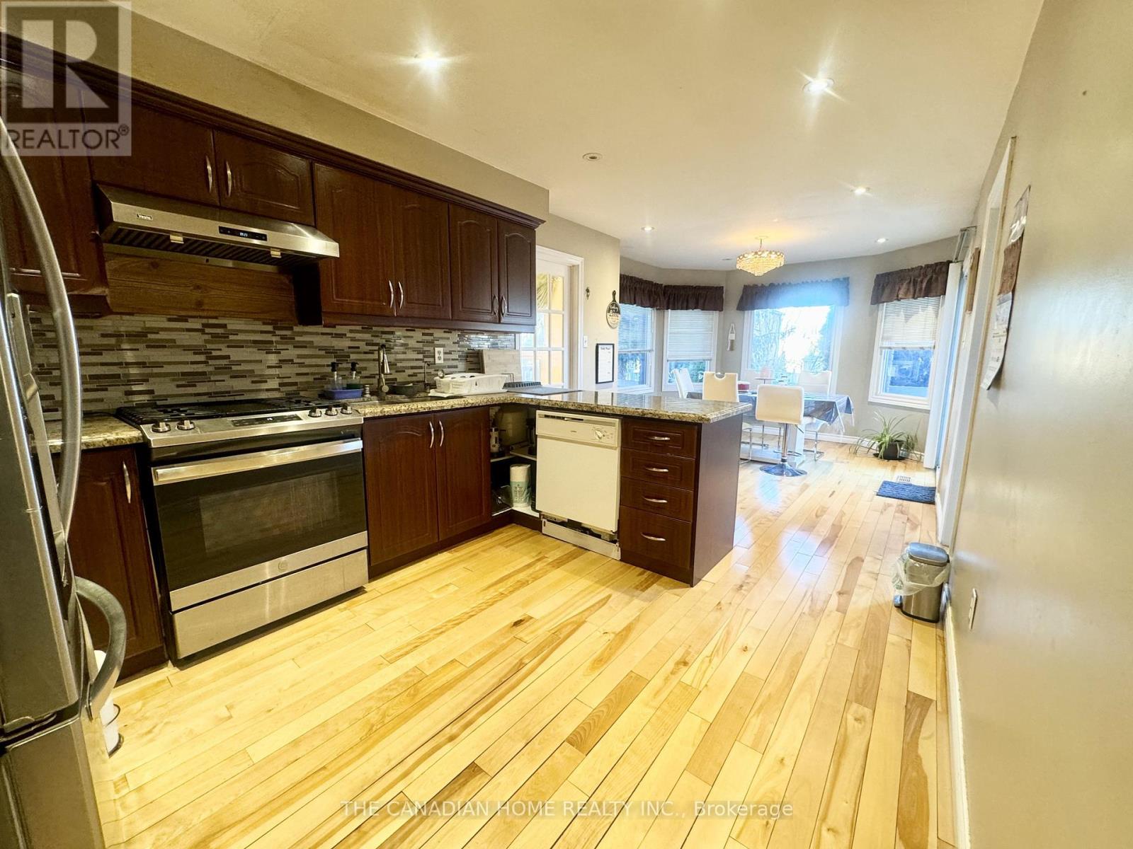 197 Johnson Street, Barrie, Ontario  L4M 5Y9 - Photo 12 - S13046066