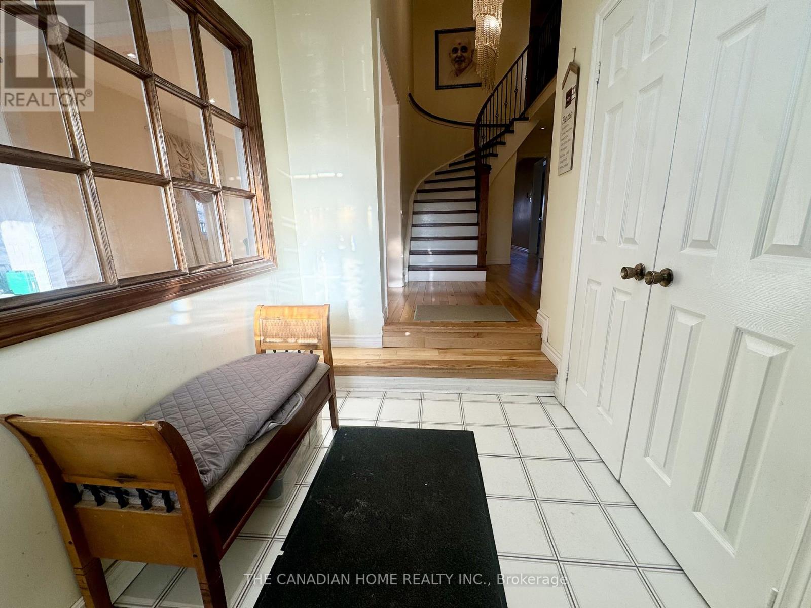 197 Johnson Street, Barrie, Ontario  L4M 5Y9 - Photo 4 - S13046066