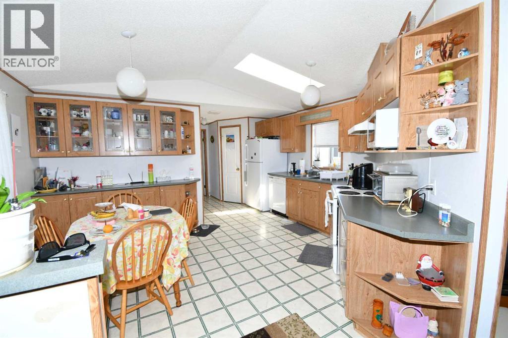 24 Maple Drive W, Brooks, Alberta  T0J 0B0 - Photo 7 - A2307652