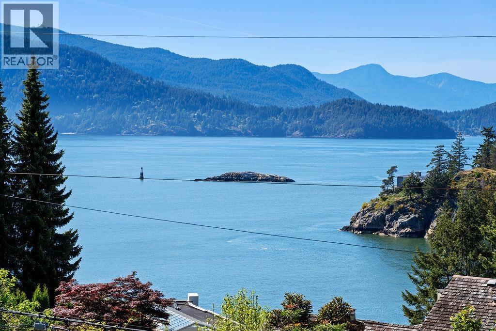 6105 Gleneagles Drive, West Vancouver, British Columbia  V7W 1W1 - Photo 3 - R3110457