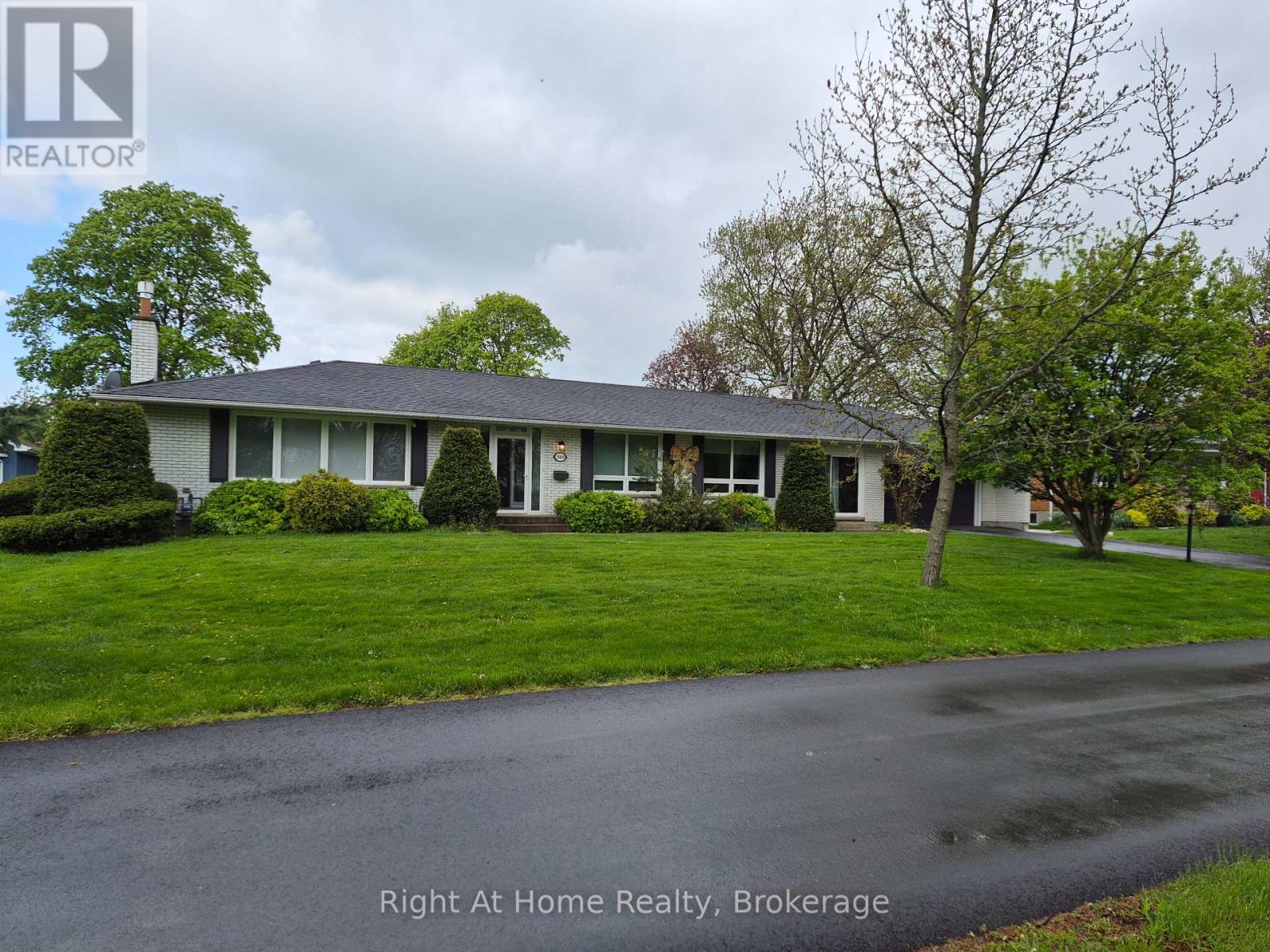 15414 Niagara Parkway, Niagara-On-The-Lake, Ontario  L0S 1J0 - Photo 25 - X12863544
