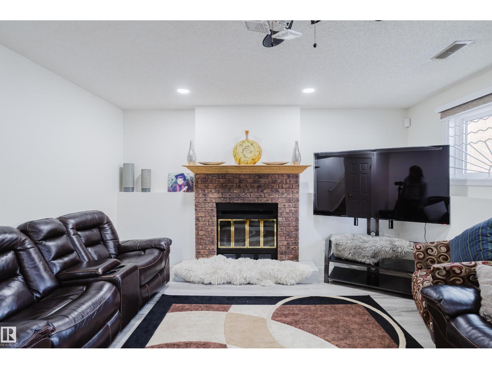 236 Lago Lindo Cr Nw, Edmonton, Alberta  T5Z 1Y5 - Photo 2 - E4486604