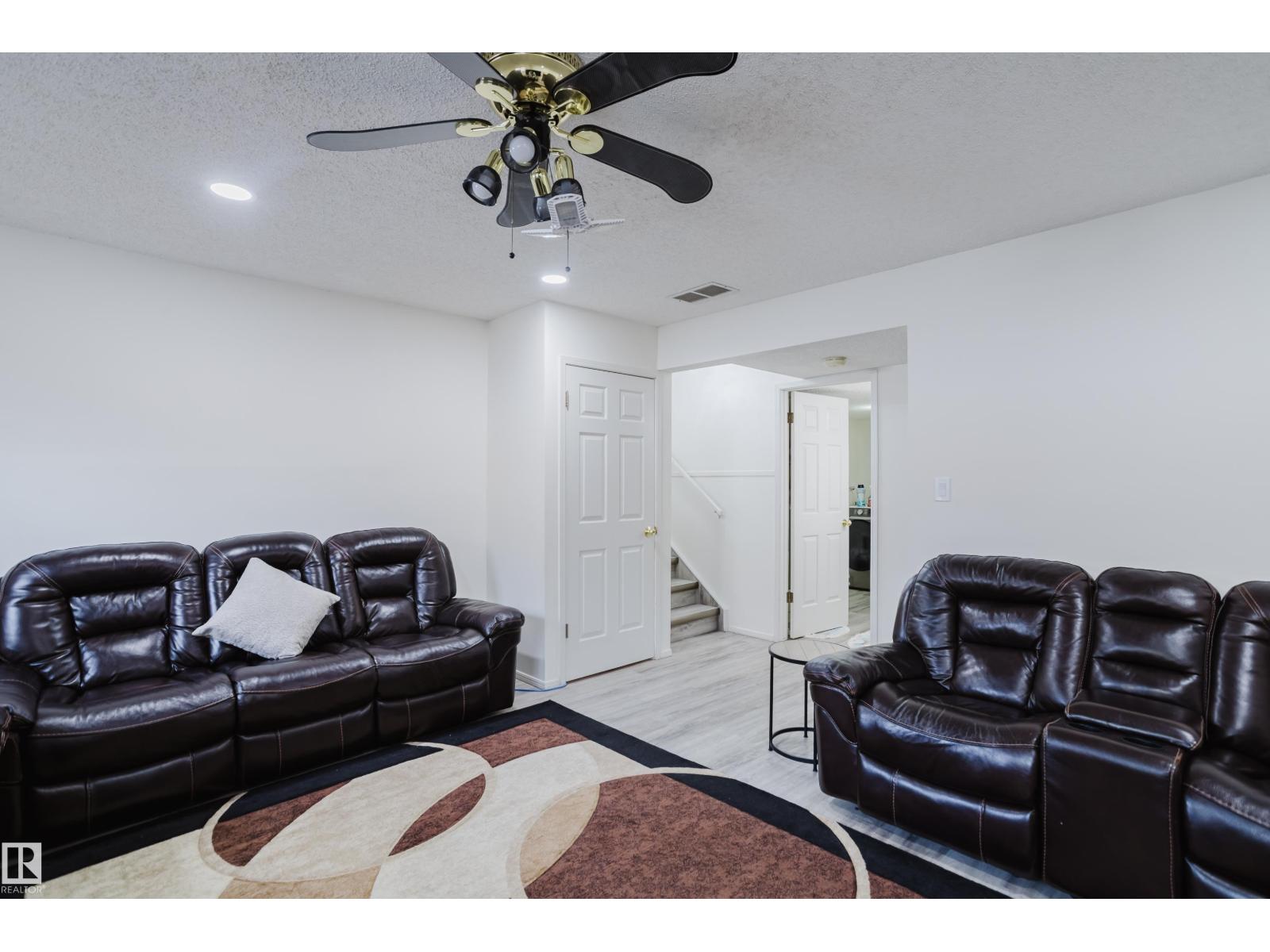 236 Lago Lindo Cr Nw, Edmonton, Alberta  T5Z 1Y5 - Photo 4 - E4486604