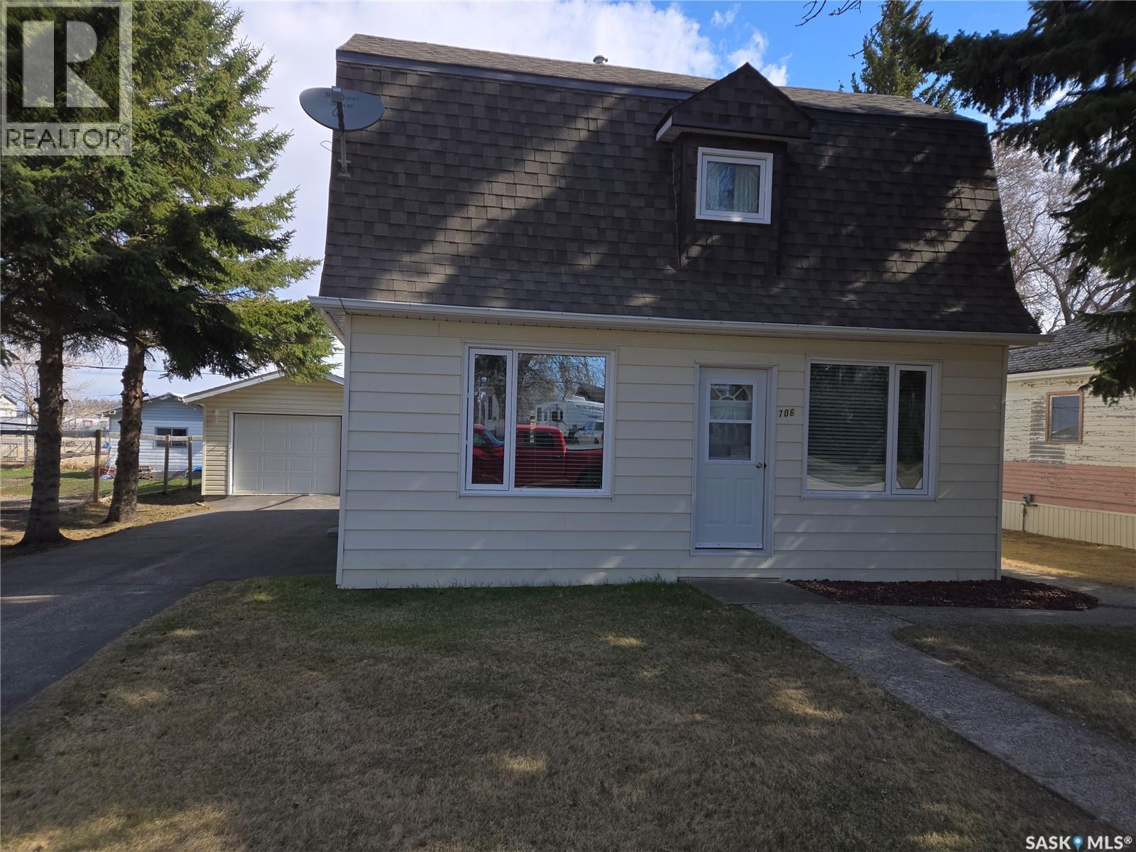706 Main Street, Kipling, Saskatchewan  S0G 2S0 - Photo 3 - SK035393