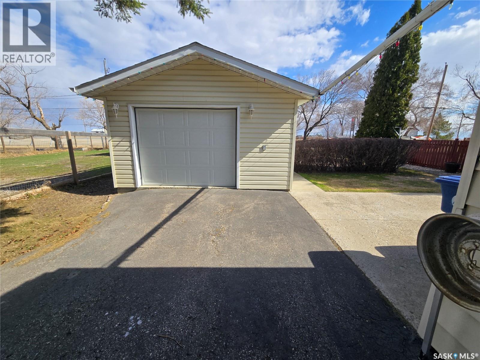 706 Main Street, Kipling, Saskatchewan  S0G 2S0 - Photo 4 - SK035393