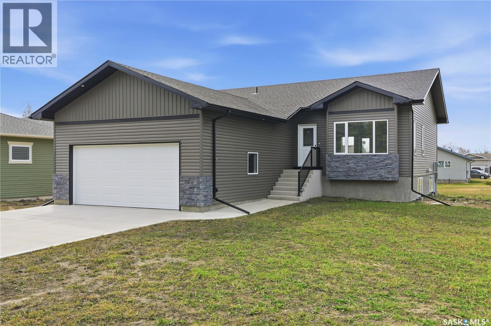 208 2nd Street S, Waldheim, Saskatchewan  S0K 4R0 - Photo 2 - SK035180