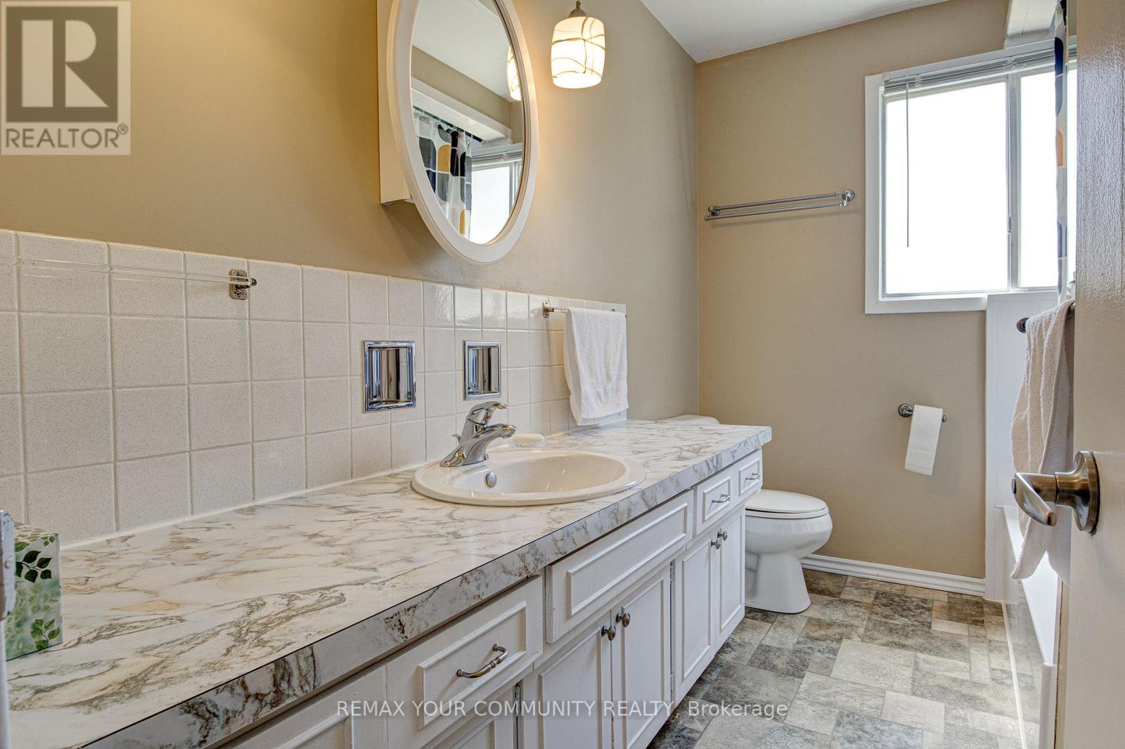 557 Glen Manor Boulevard, Waterloo, Ontario  N2L 4T7 - Photo 36 - X13093576