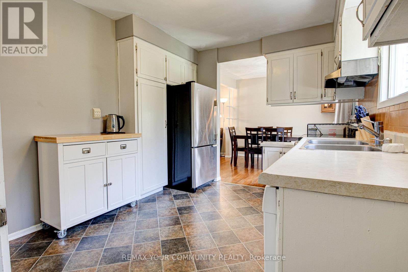 557 Glen Manor Boulevard, Waterloo, Ontario  N2L 4T7 - Photo 22 - X13093576
