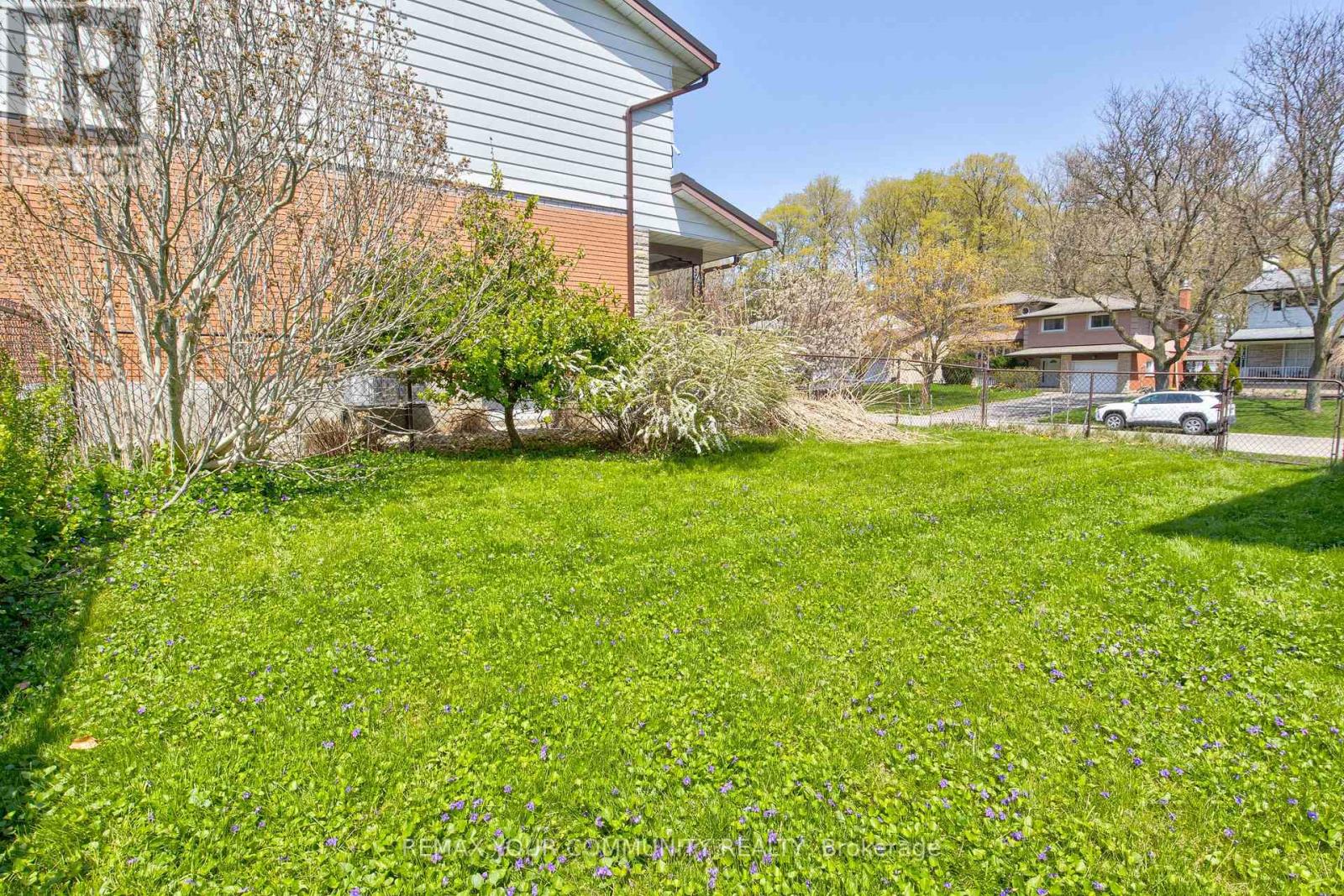 557 Glen Manor Boulevard, Waterloo, Ontario  N2L 4T7 - Photo 48 - X13093576
