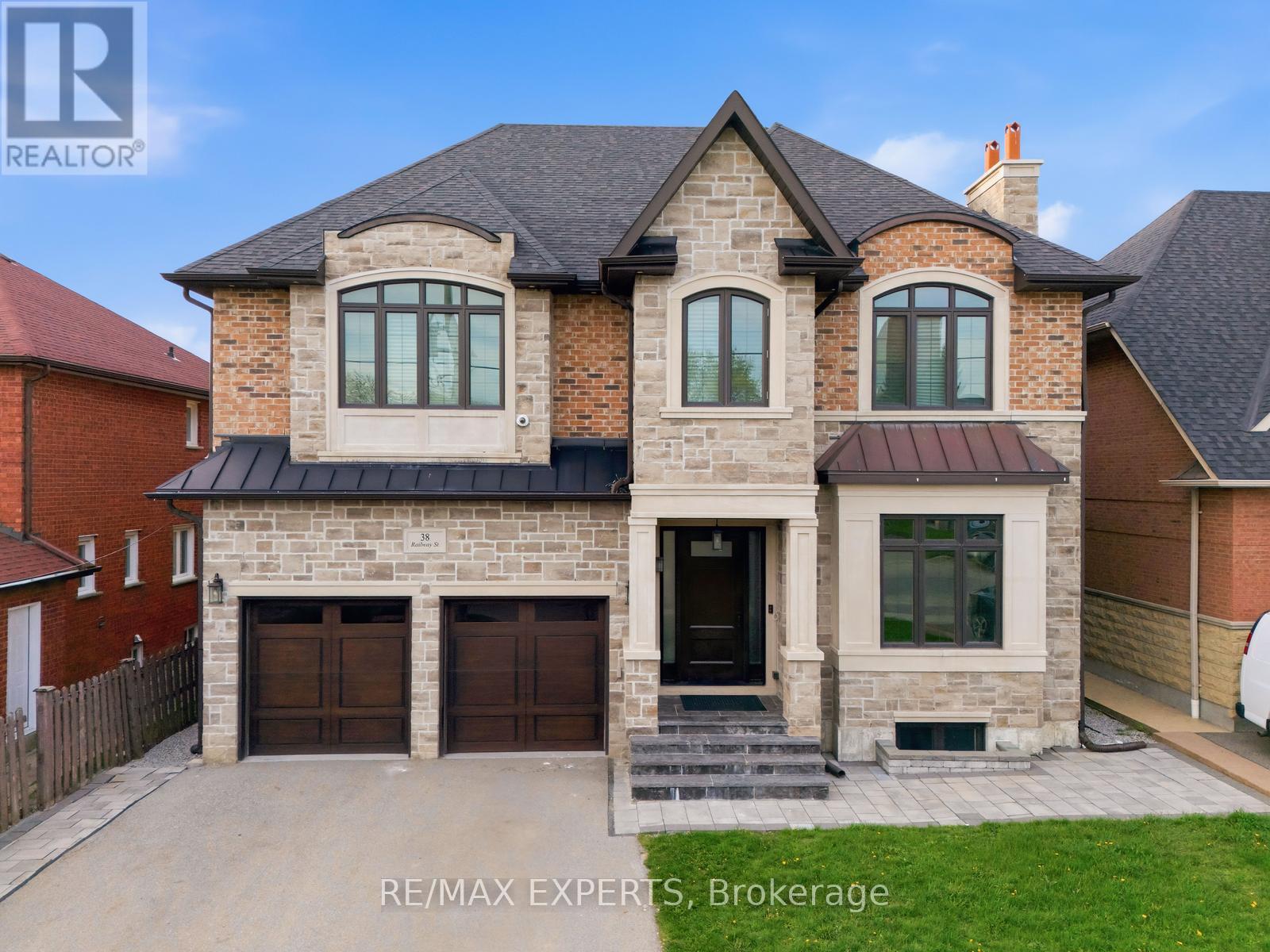 38 Railway Street, Vaughan (Maple), Ontario  L6A 1P7 - Photo 3 - N13103106