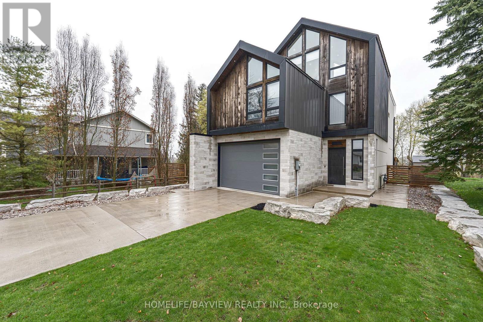 16 WINDSOR DRIVE, Whitchurch-Stouffville, Ontario