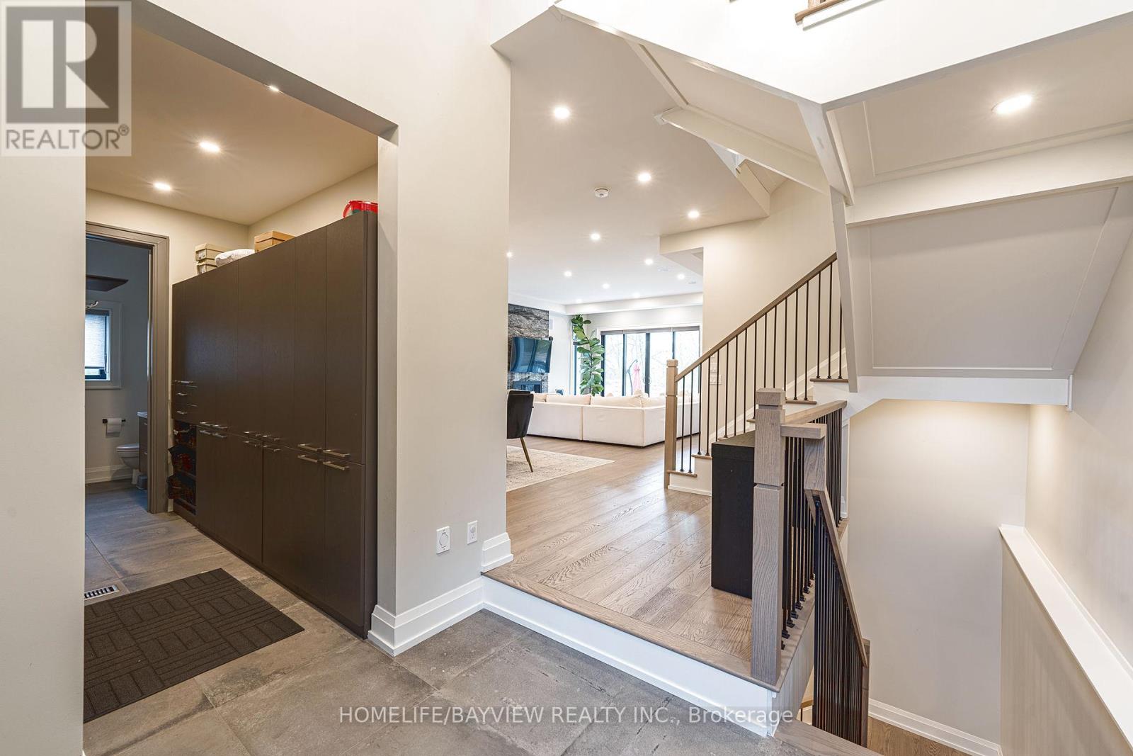 16 Windsor Drive, Whitchurch-Stouffville, Ontario  L4A 7X3 - Photo 4 - N13103164
