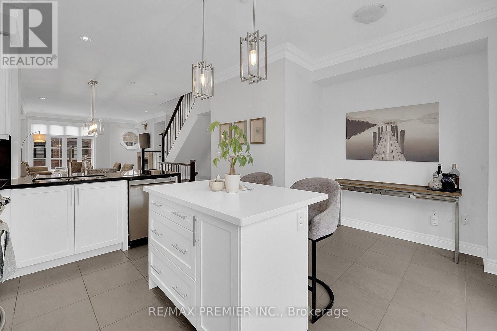 27 Powseland Crescent, Vaughan, Ontario  L4L 0C5 - Photo 8 - N13103250