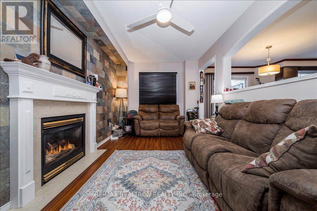 16 Bear Creek Drive, Barrie, Ontario  L4N 9M9 - Photo 10 - S13103192