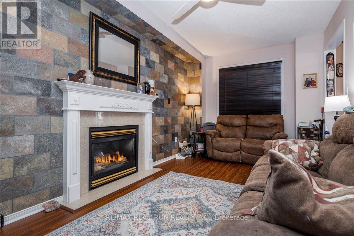 16 Bear Creek Drive, Barrie, Ontario  L4N 9M9 - Photo 11 - S13103192