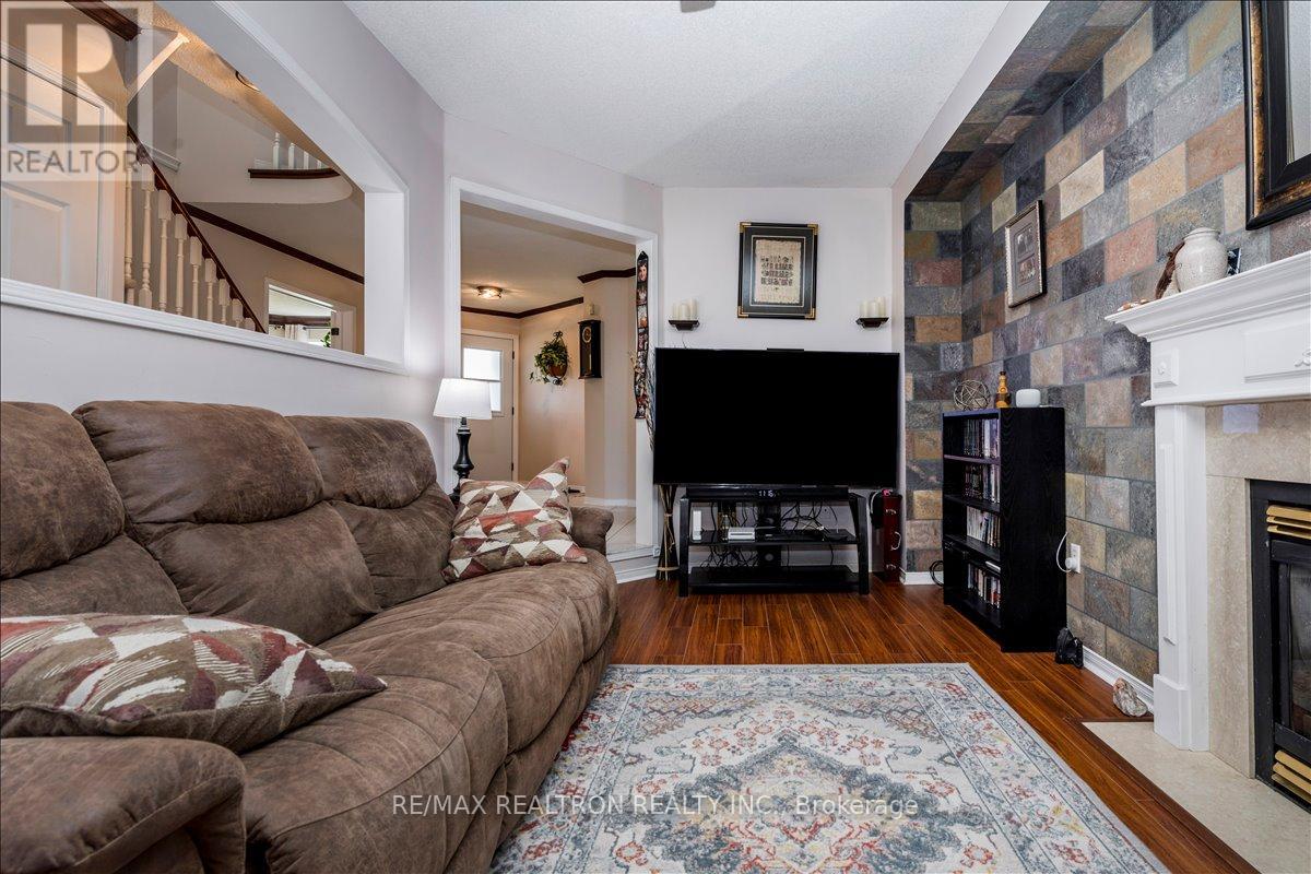 16 Bear Creek Drive, Barrie, Ontario  L4N 9M9 - Photo 12 - S13103192